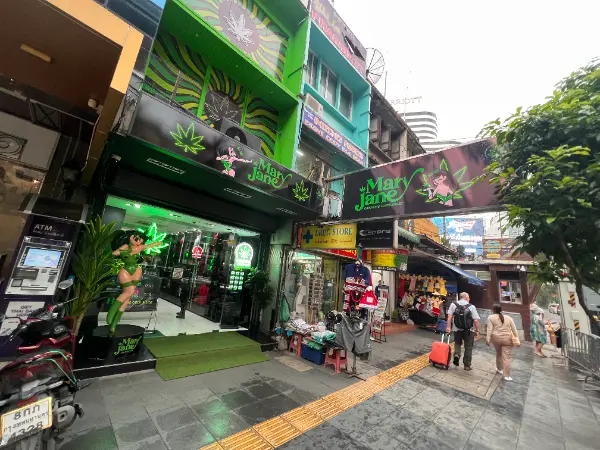 ร้านกัญชา ถนนสุขุมวิทและกรุงเทพ